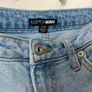 Light wash jeans. Give me your best prices😁